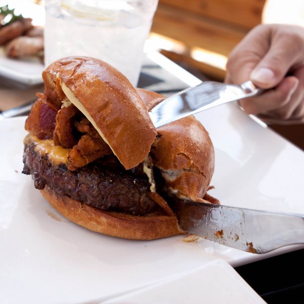 Los Andžele perpus perpjautas „Umami Burger“