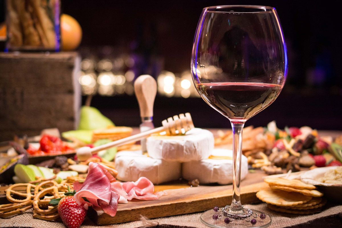 Винска вечера са сиром, месом и медом. Фото Лана Абие.