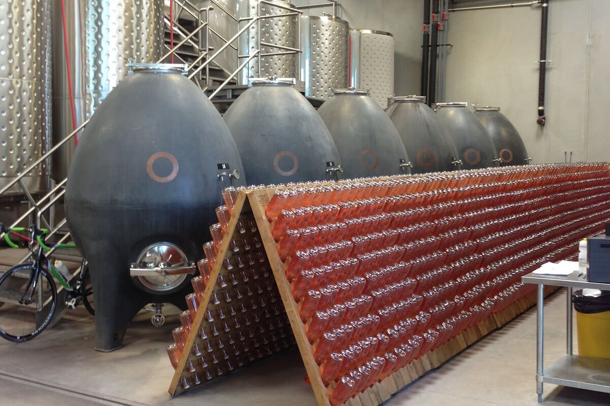 Olu formas fermentatori Okanagan Crush Pad vīna darītavā Britu Kolumbijā.