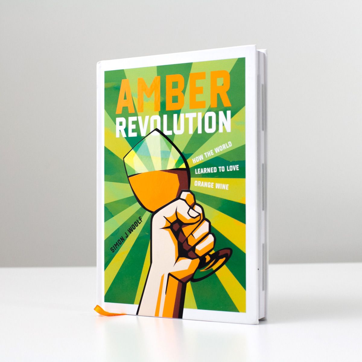 Photo du livre Amber Revolution par Simon Woolf - photo par Wine Folly