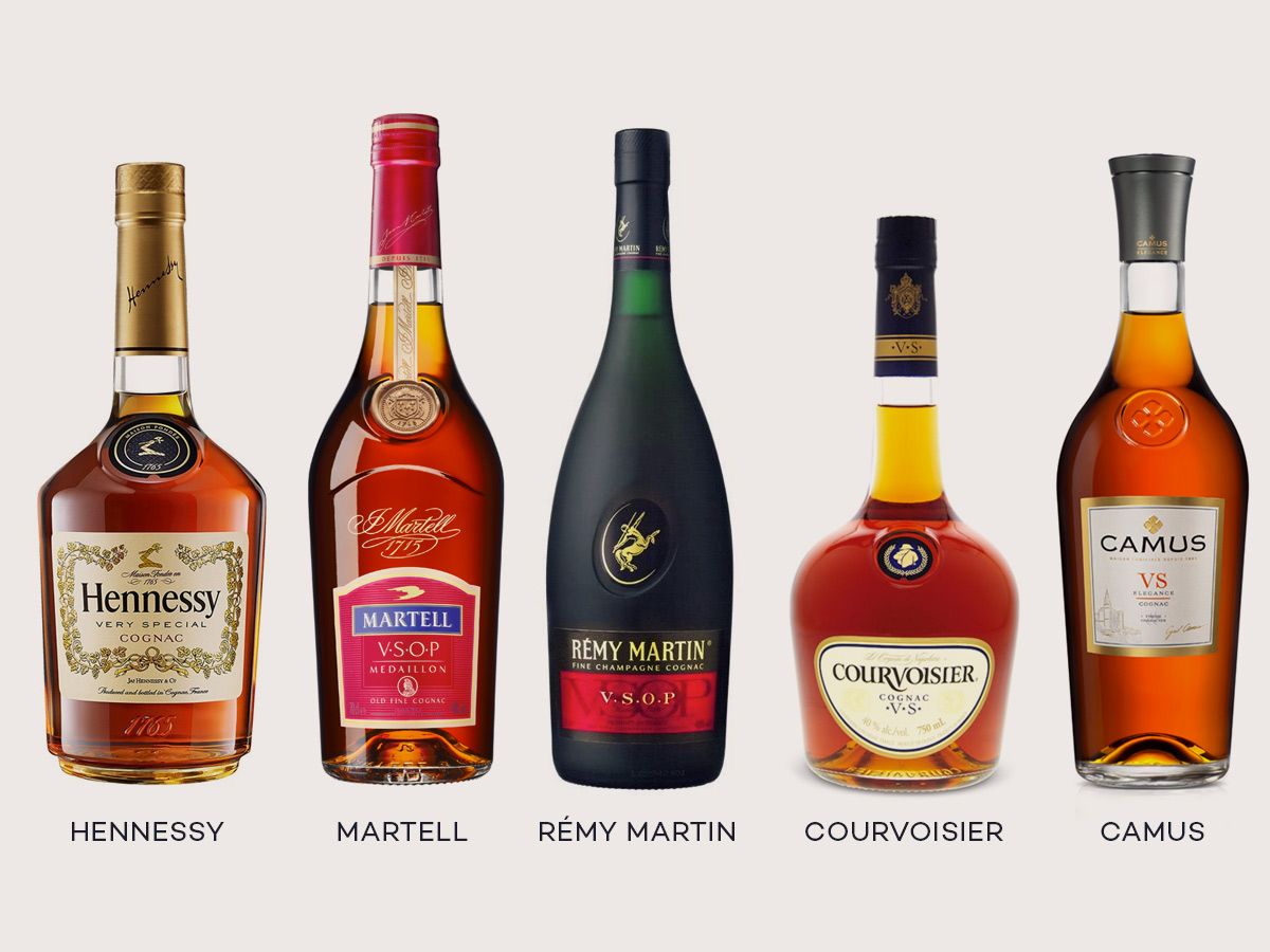 Las principales marcas de coñac incluyen Hennessy, Martell, Rémy Martin, Courvoisier y Camus
