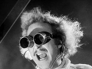 Jaunasis Frankenšteinas „Crazy Scientist“ akiniuose
