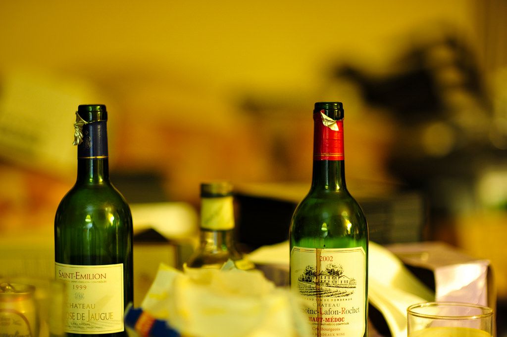 Botellas Saint-Emilion y Bordeaux de 1999 y 2002