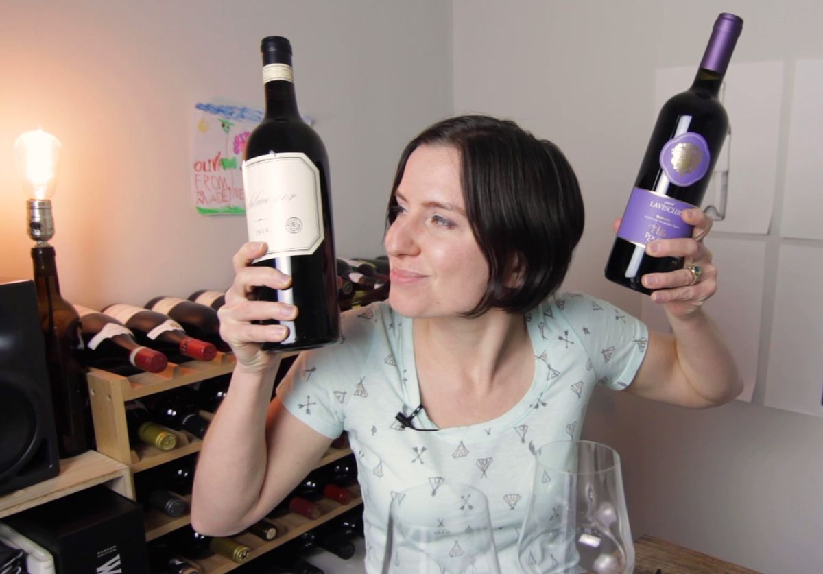 Снимка на Madeline Puckette of Wine Folly март 2019 г. - държи 2 бутилки вино