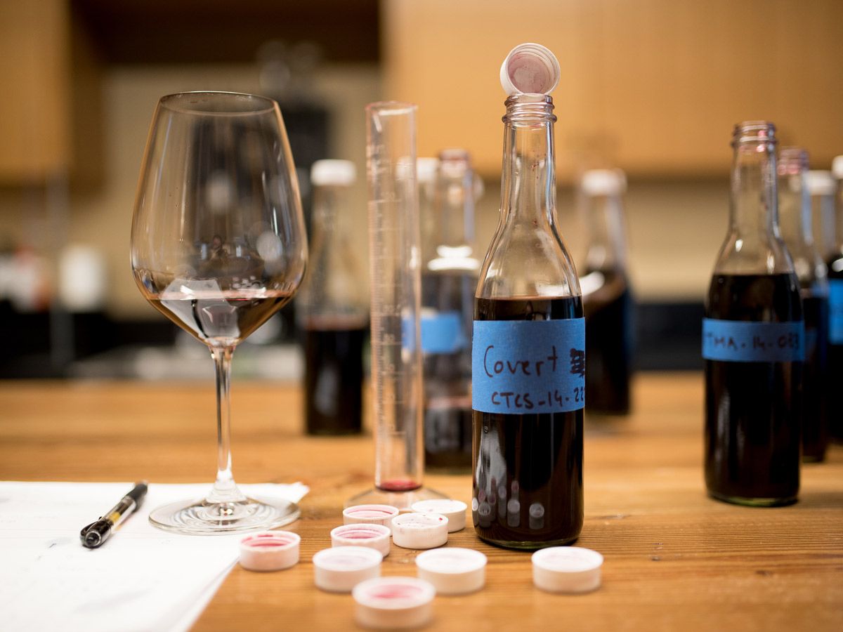 Vzorky miešania vína Julien-Fayard