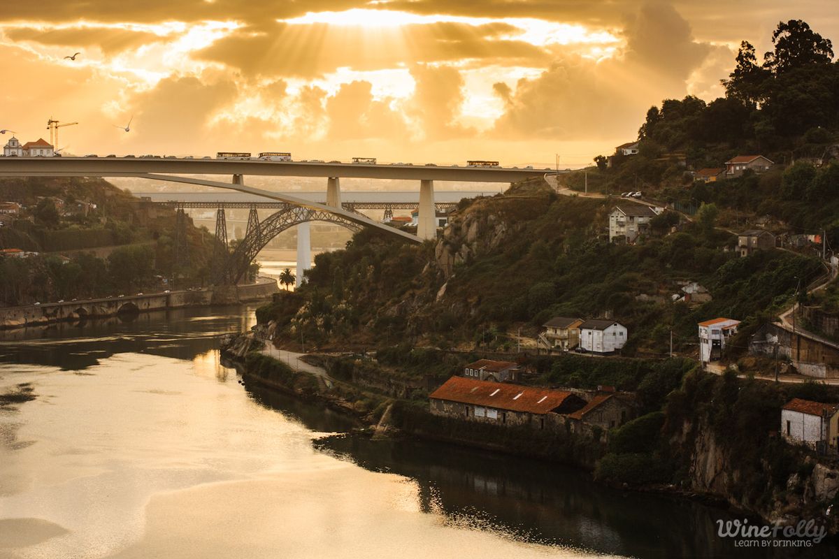 Mesto Porto, Portugalsko, most a rieka Douro
