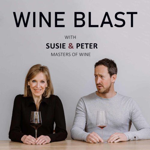Wine Blast cu logo-ul podcast-ului Susie și Peter