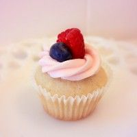 „Triple Berry Chardonnay Cupcakes“ pagal „Enjoy Cupcakes“