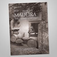 Мадейра островната лозарска книга с вино
