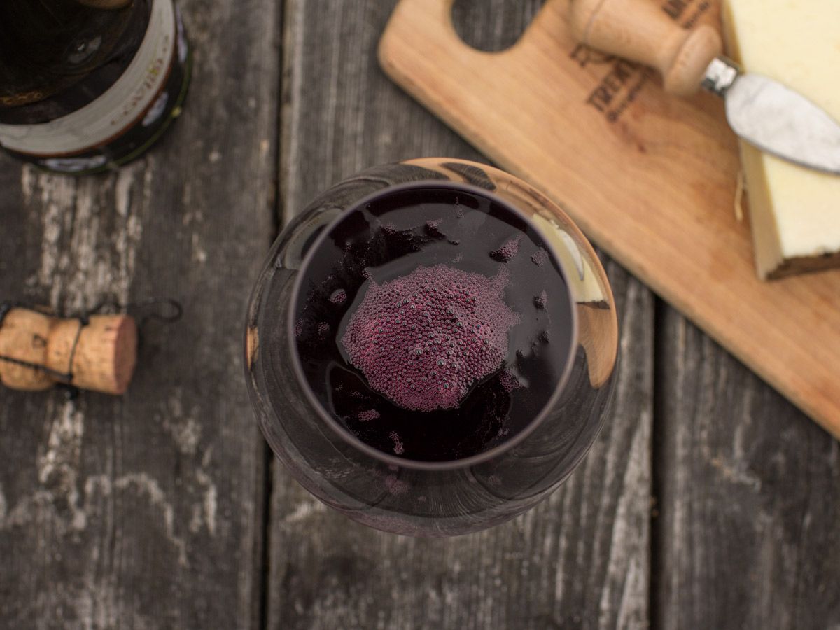 Tekoči kaviar iz penečega rdečega vina